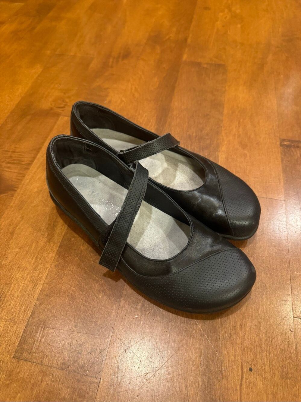 Naot Women’s EU 37 US 6-6.5 Black Leather Mary Jane Comfort Shoes